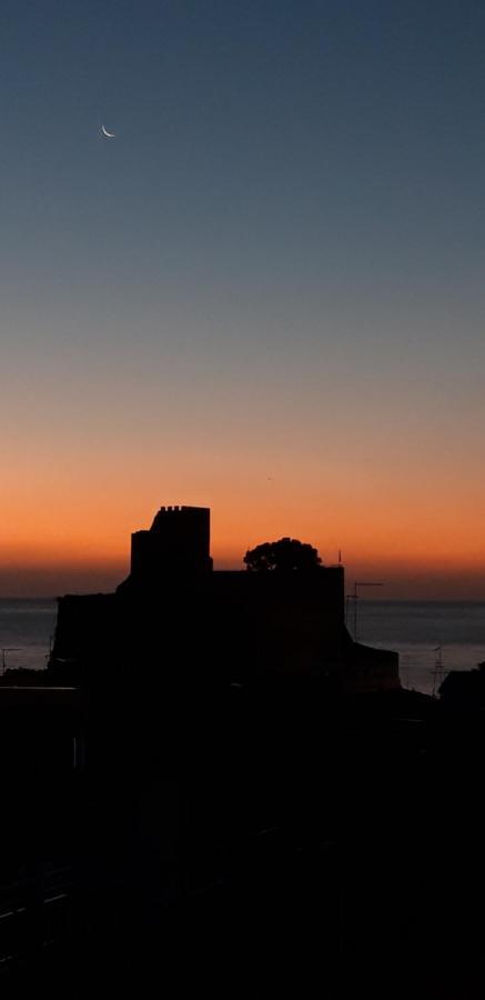 Bed & Breakfast Dietro Le Mura Aci Castello Exterior photo